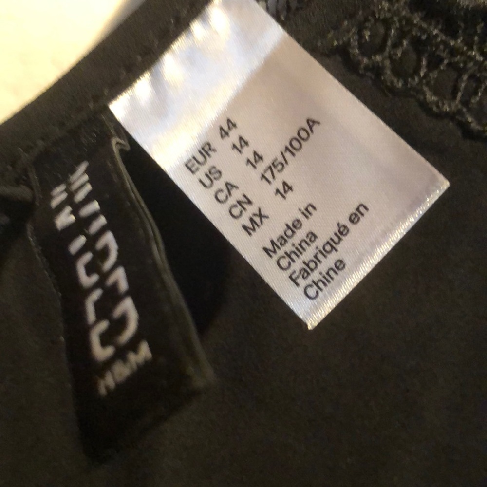 SALE 🔥 H&M Divided Top - Picture 2 of 8